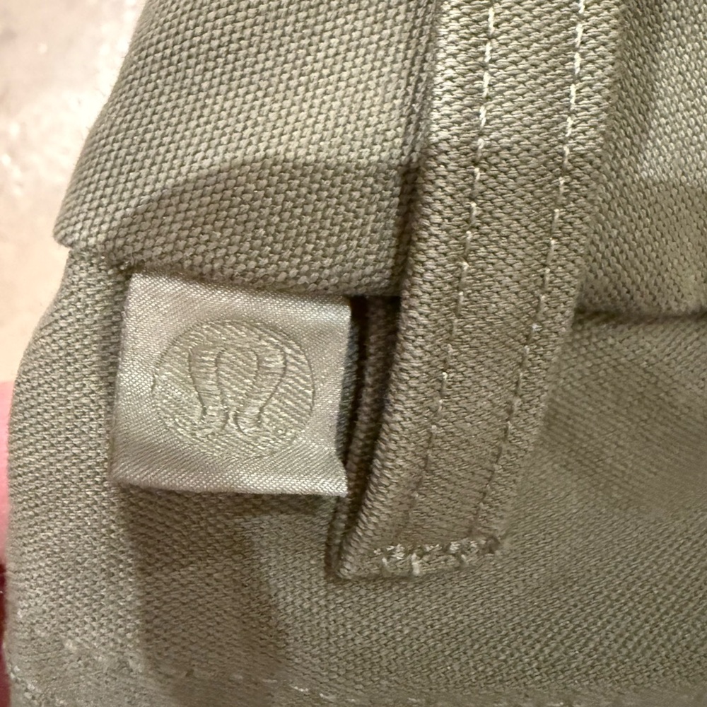 Lululemon Men's Olive Green Pants - Picture 3 of 4